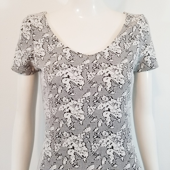 Topshop Black White Floral Print Skater Dress Sz 8 - Picture 3 of 5